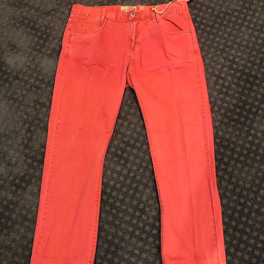 NWT men’s salmon colored jeans.